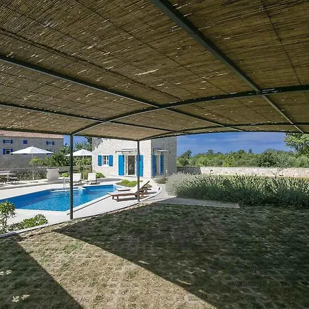 Lenka Sveti Lovreč Pazenatički